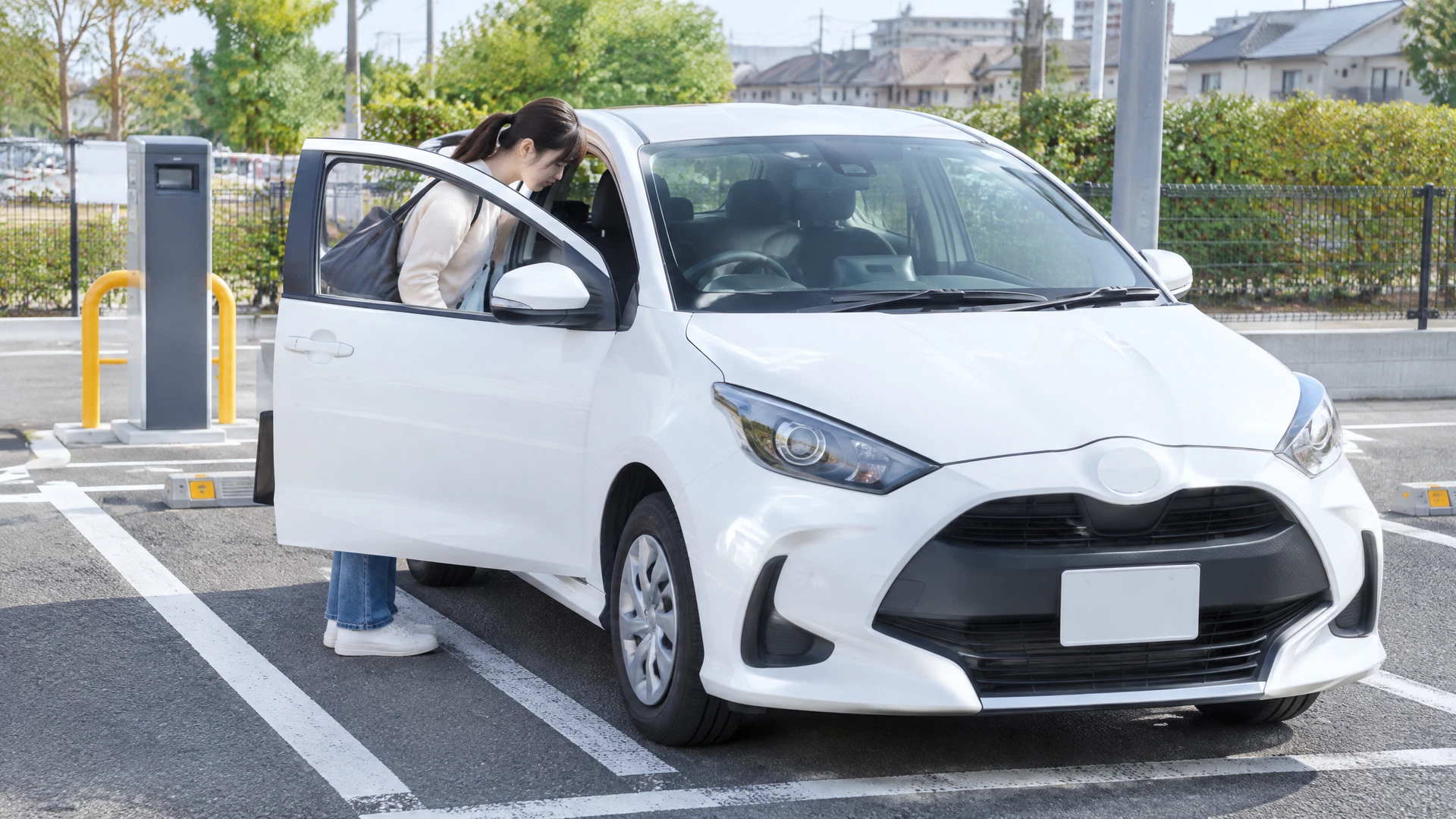 カーシェア車両を指定区画へ返却する様子