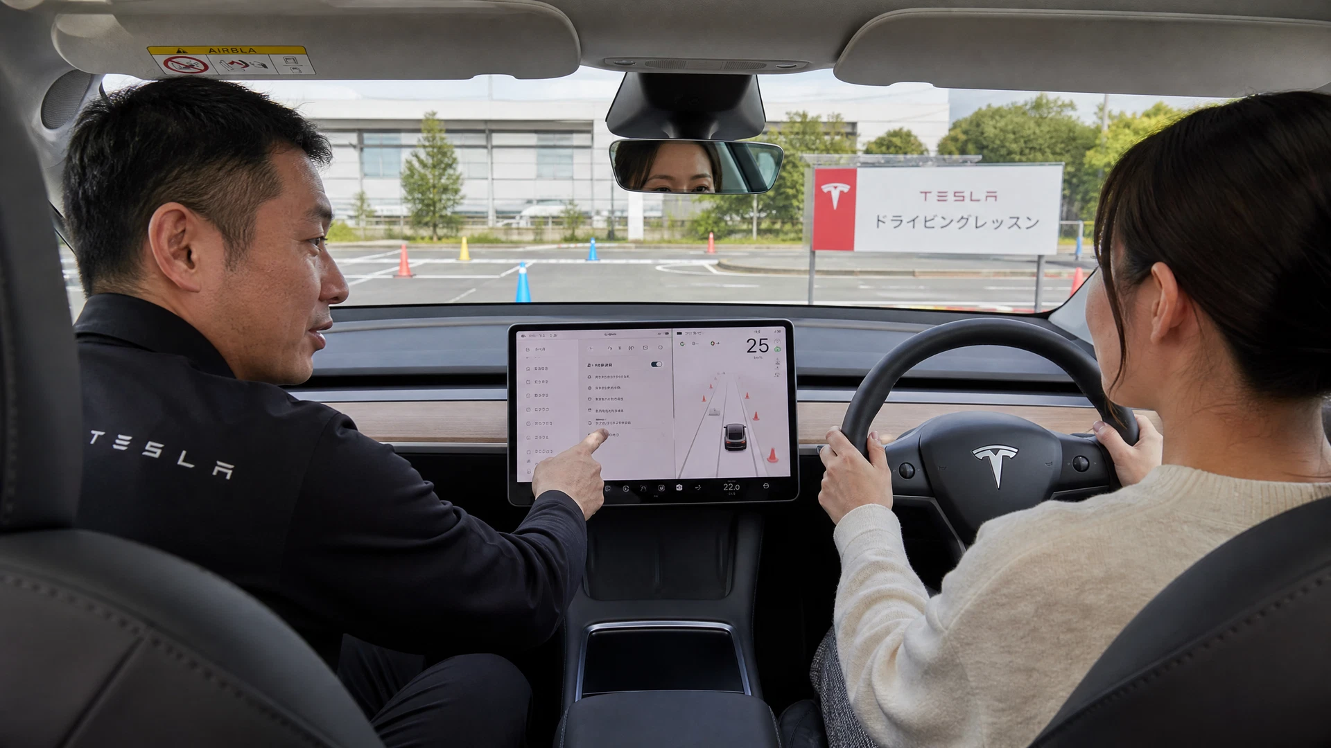Teslaを購入。納車されたものの一人で運転できなかった女性の4回の講習