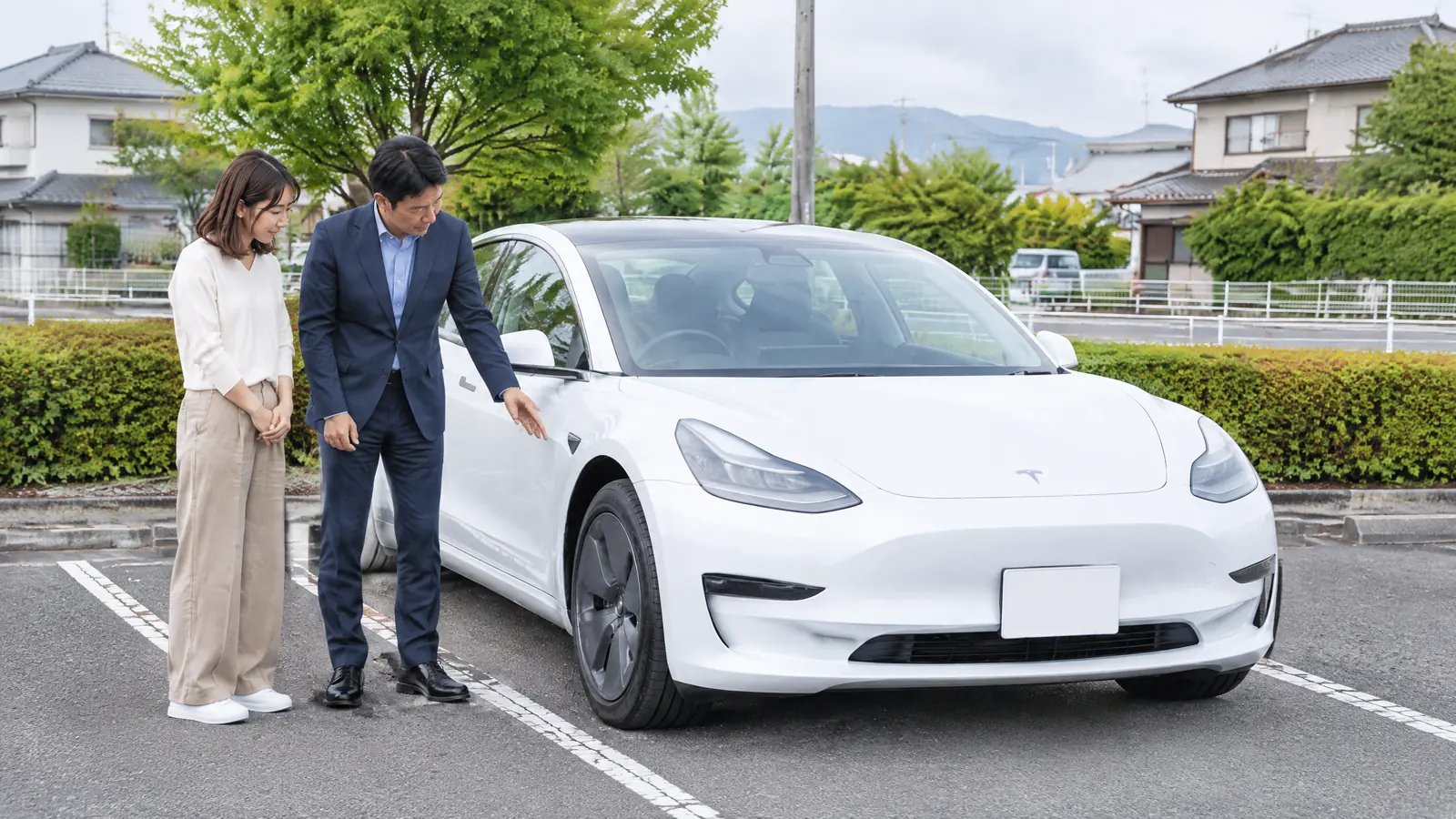 納車された白いModel 3の車体を確認する生成イメージ